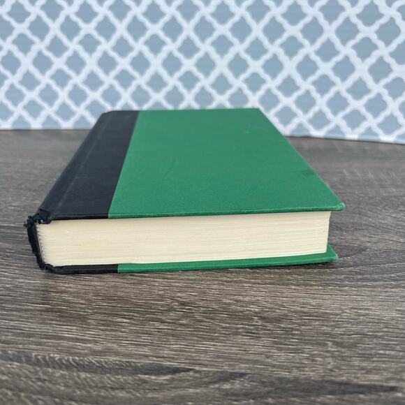 Charlie Thorne and the Lost City by Stuart Gibbs Hardcover Book Pre-Loved - Picture 7 of 7